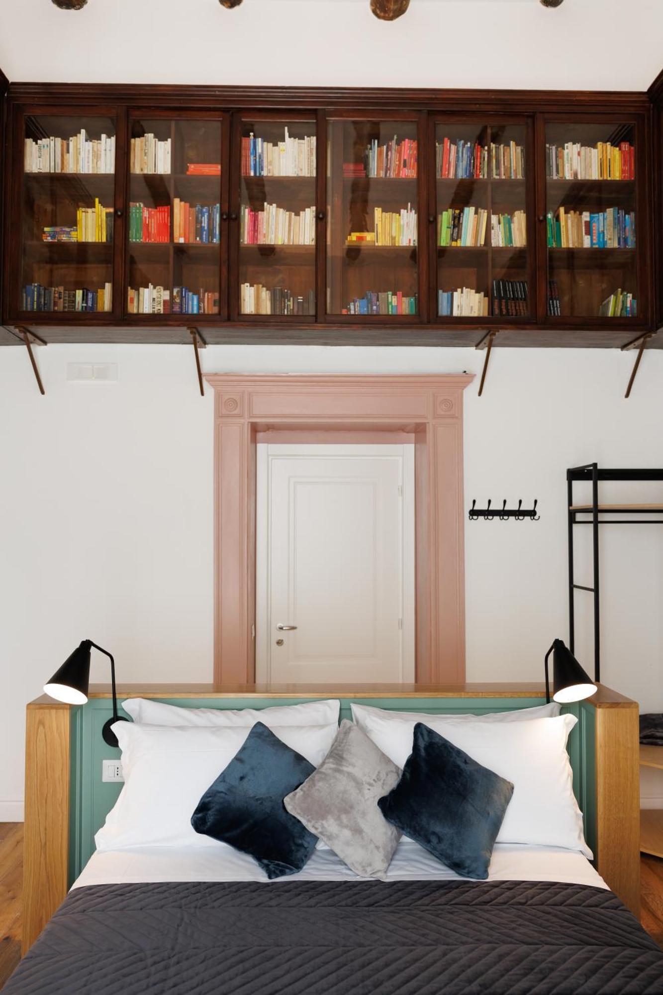 The Other Duomo House By House In * Napels